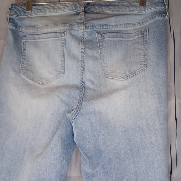 Torrid High Rise Curvy Faded Blue Women's Jeans - Picture 10 of 13